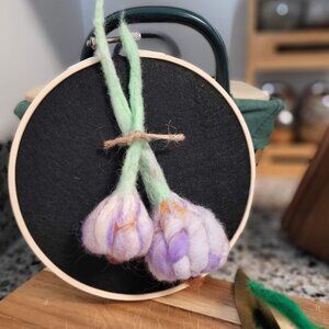 Vegetables on Embroidery Hoops | Handmade | Wool Needle Felting 1 Piece: Garlic